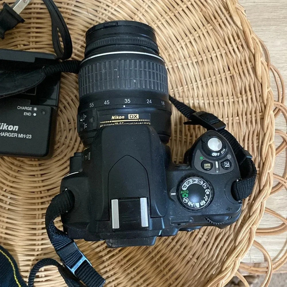 Nikon D40 SLR Digital Camera Kit with 18-55mm Lens *USED* - Picture 2 of 7